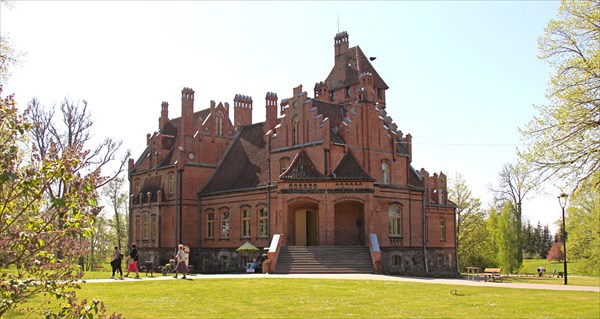 019-Замок Яунмоку